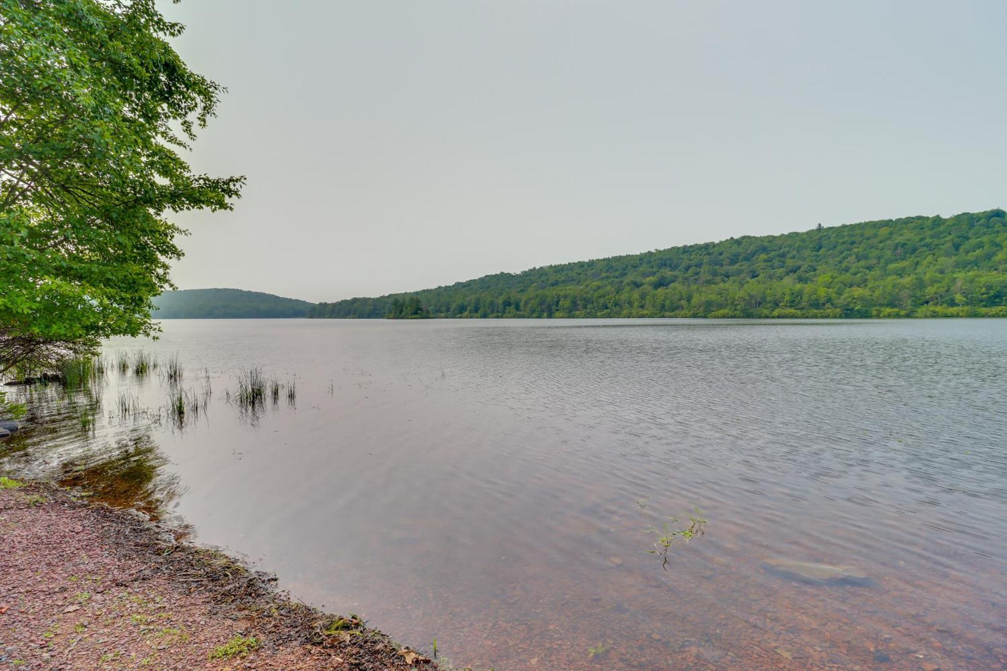 4-Season Condo On Big Boulder Lake With Views! Lake Harmony Exterior photo