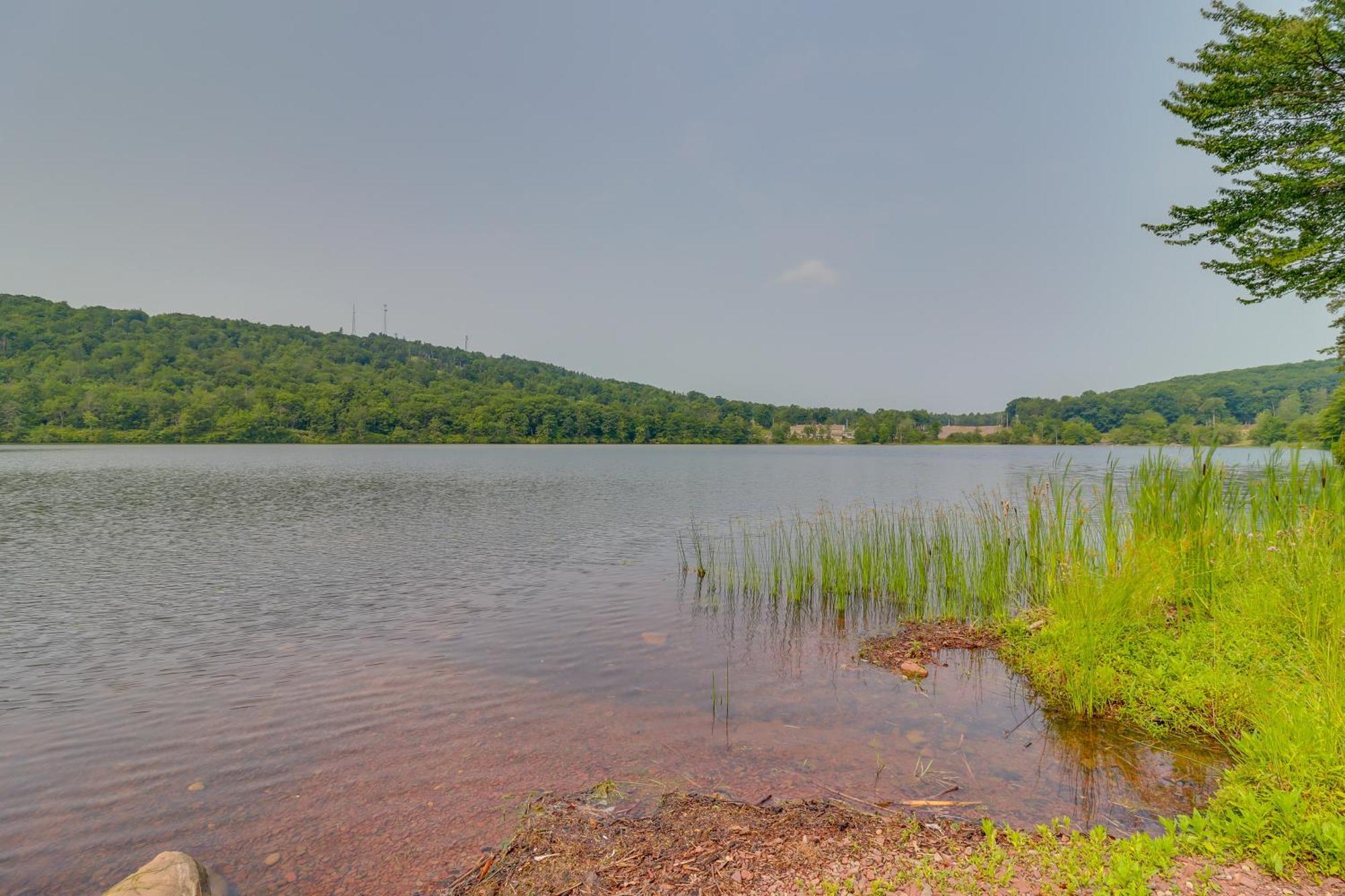 4-Season Condo On Big Boulder Lake With Views! Lake Harmony Exterior photo